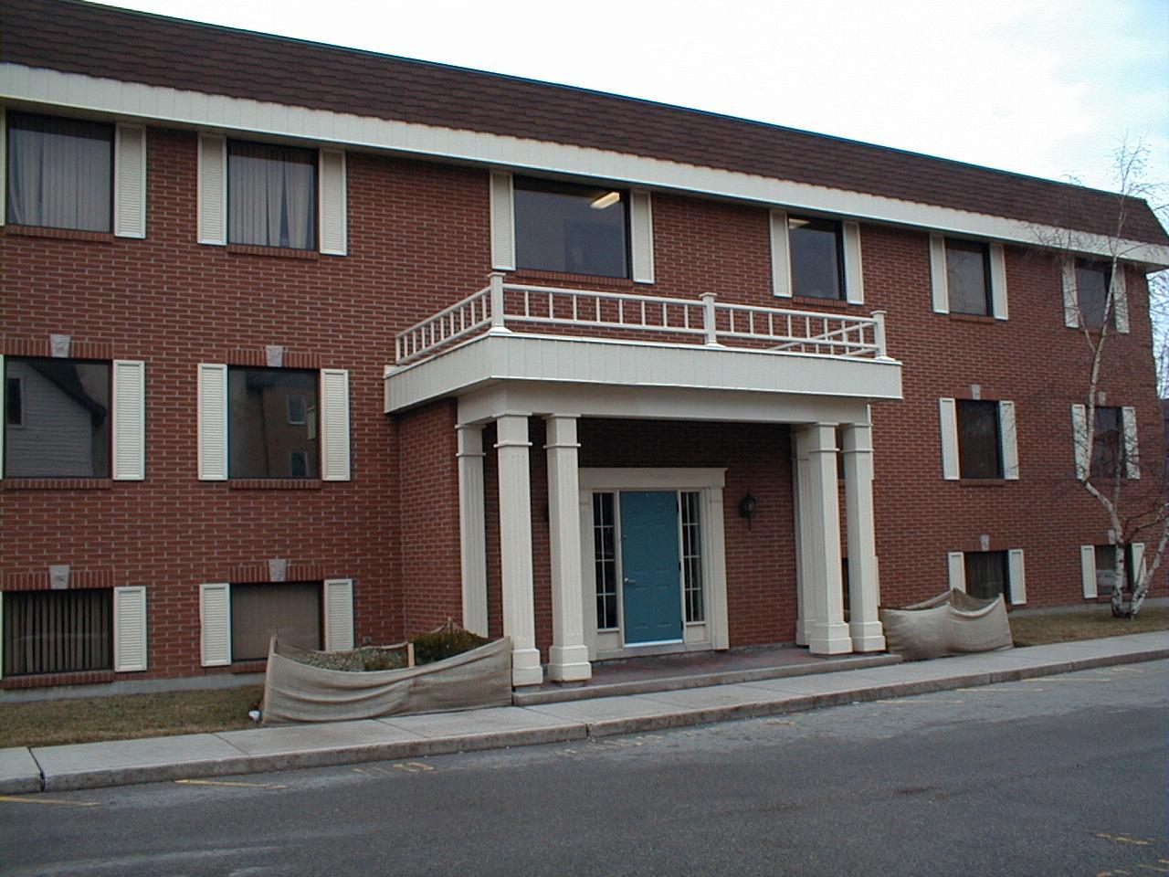 front33.jpg (176260 bytes)